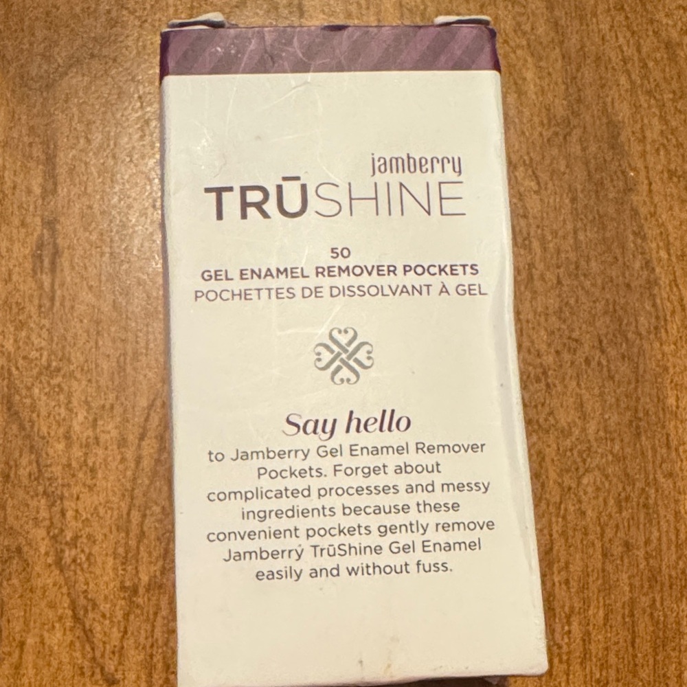 Jamberry TruShine 47 Gel Enamel Remover pockets.